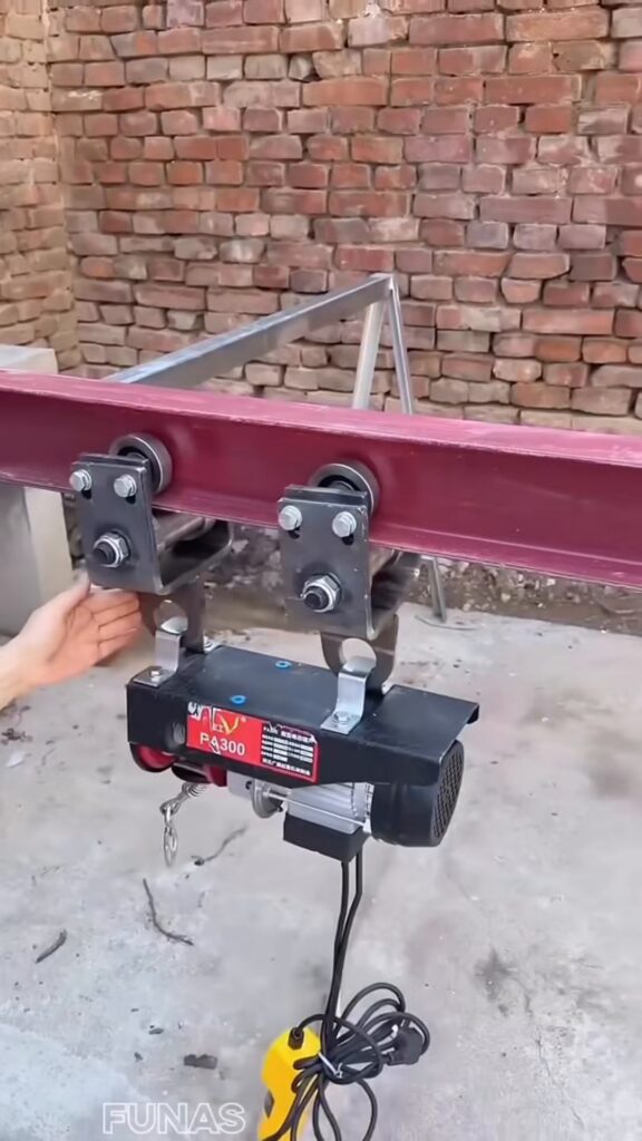Con lăn dẫn hướng ray I/H + pa lăng điện mini