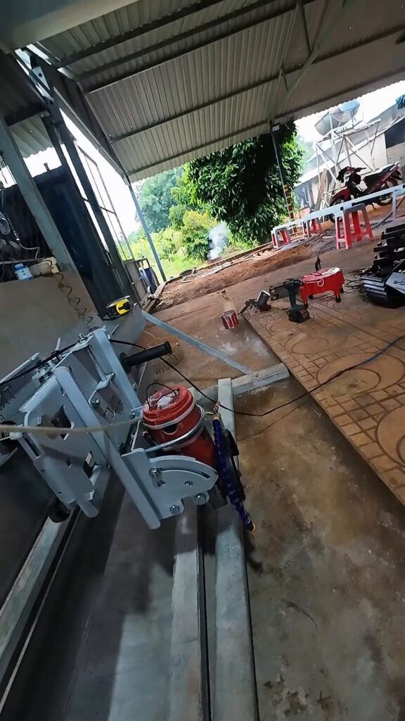 Dàn máy cắt đá trượt ray lắp tại xưởng